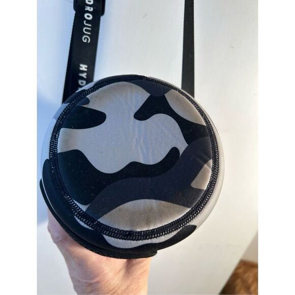 Hydro jug with strap gray camo 30 oz - Picture 4 of 6